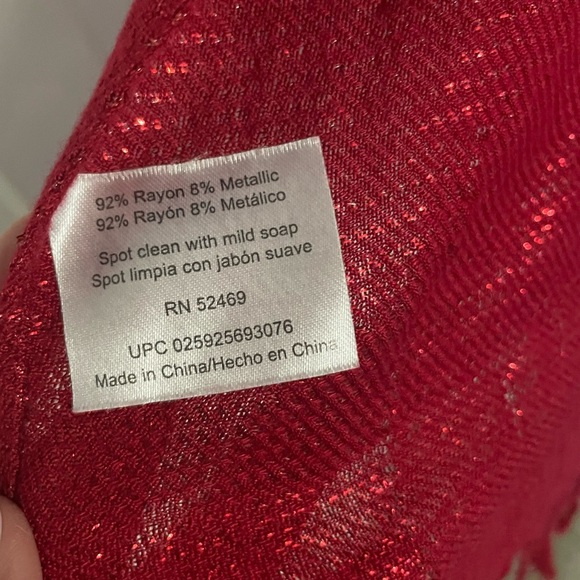 2 Elegant Red Women's Scarves - Picture 5 of 7